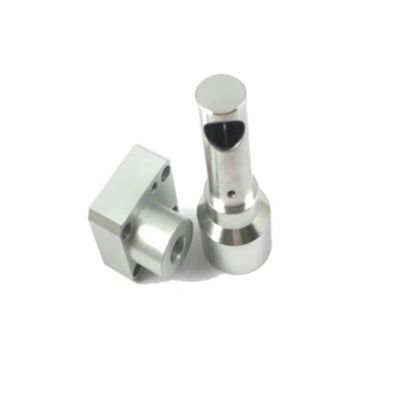 Machines de tournage CNC professionnelles pour l'usinage de pièces en acier et en aluminium